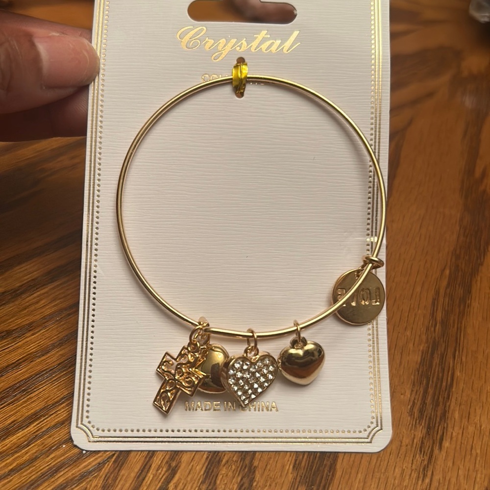 NWT WOMEN CRYSTAL COLLECTION GOLDTONE ADJUSTABLE BLING HEART CROSS LOVE BANGLE